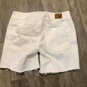 American Eagle white shorts